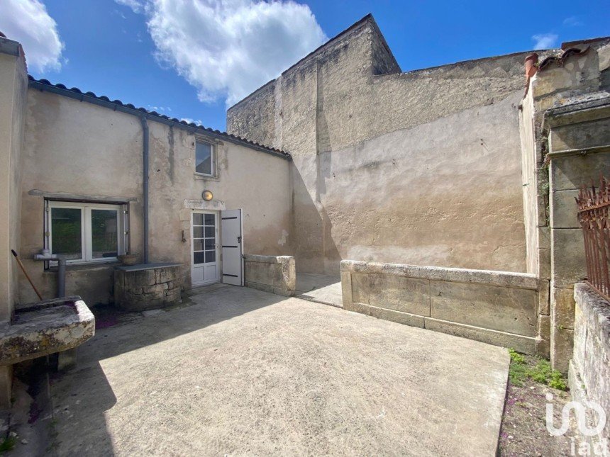 House 5 rooms of 115 m² in Croix-Chapeau (17220)