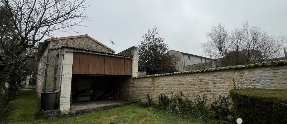 House 4 rooms of 96 m² in Périgné (79170)