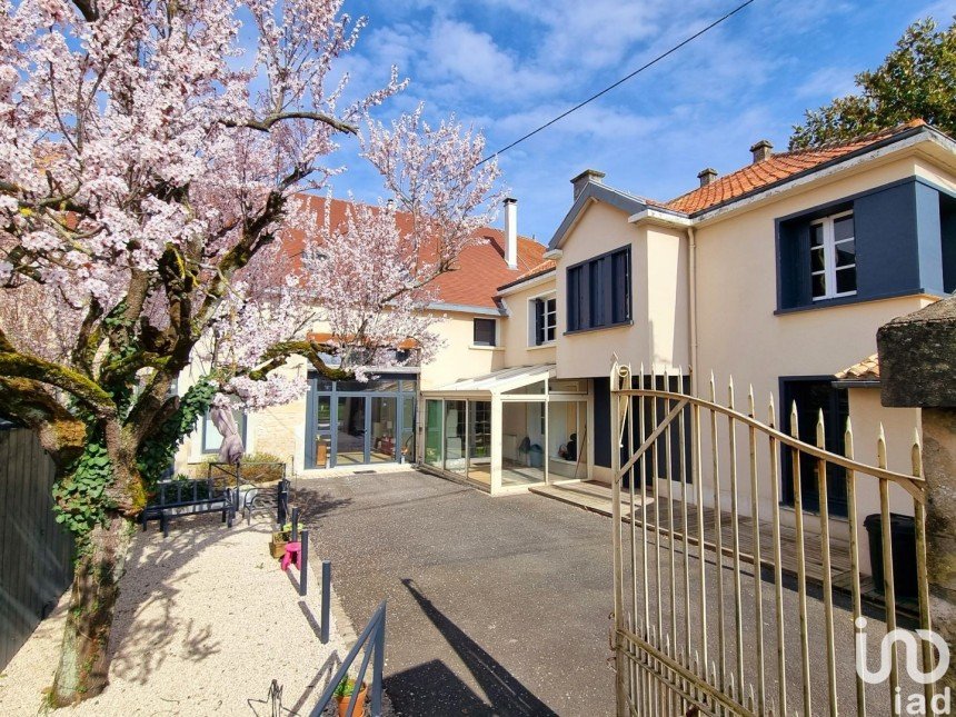 Maison 11 pièces de 324 m² à Bonneuil-Matours (86210)
