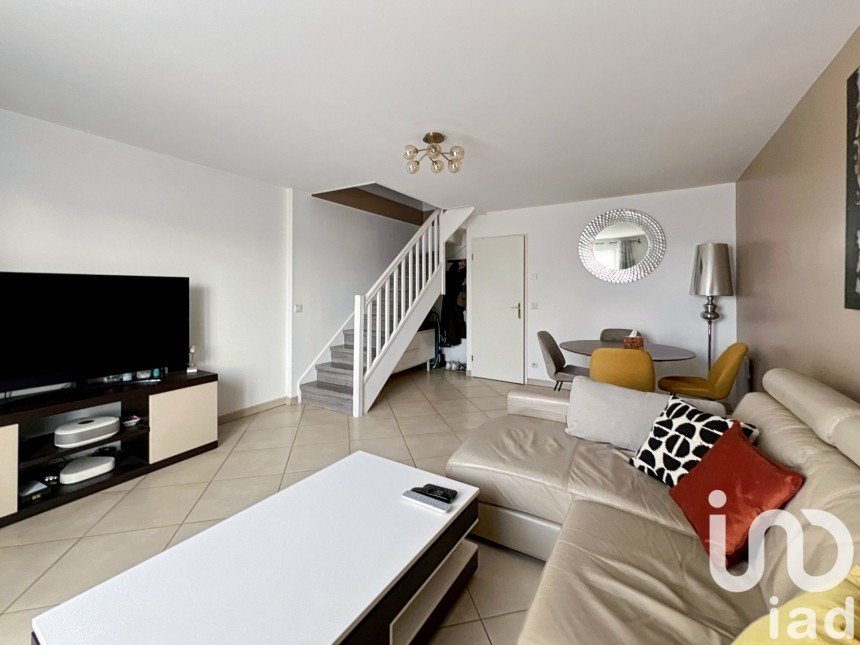 Duplex 3 rooms of 56 m² in Combs-la-Ville (77380)