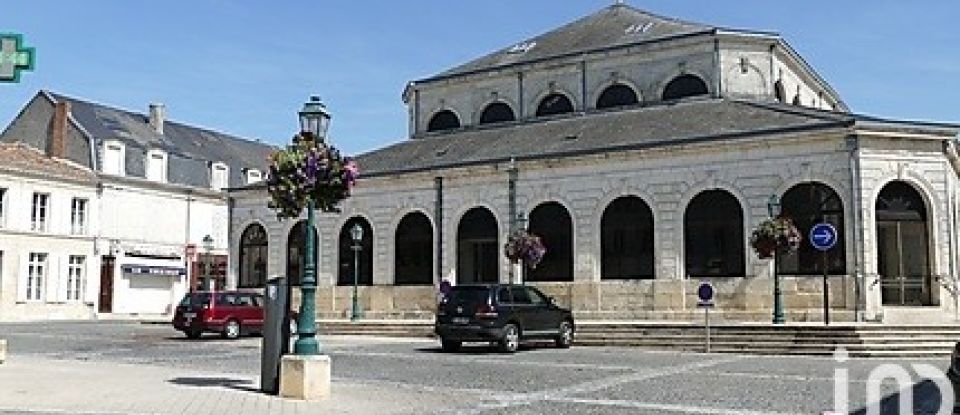 Maison 6 pièces de 119 m² à Saint-Jean-d'Angély (17400)