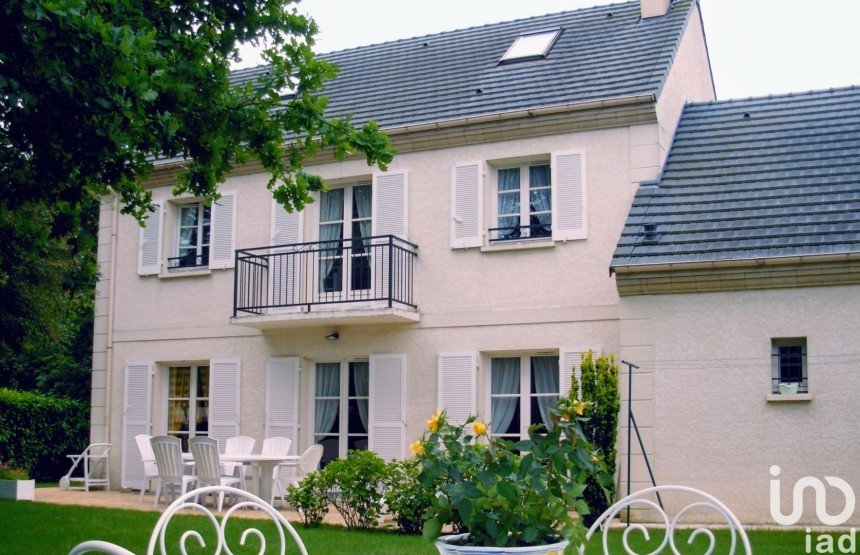 Maison 8 pièces de 166 m² à Saint-Rémy-lès-Chevreuse (78470)