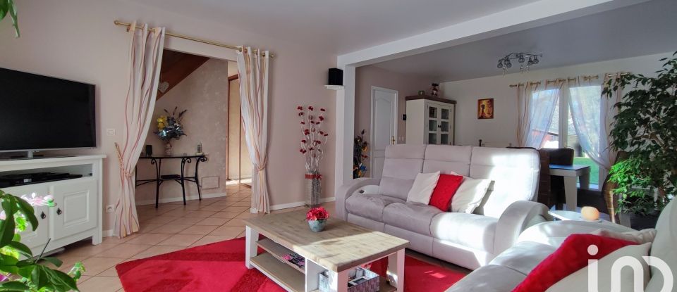 Maison traditionnelle 7 pièces de 143 m² à Tournan-en-Brie (77220)