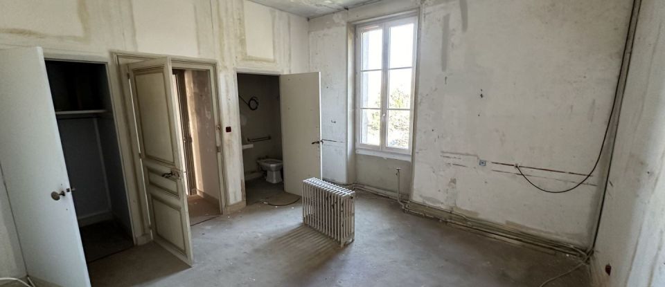 House 6 rooms of 234 m² in Celles-sur-Belle (79370)