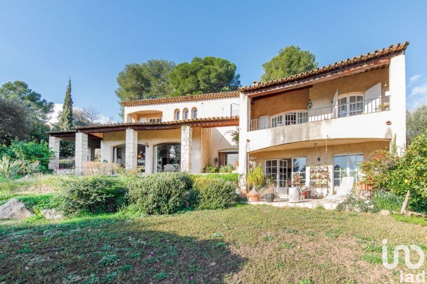 House 11 rooms of 414 m² in Antibes (06160)