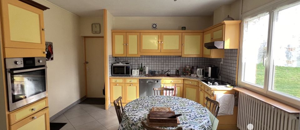 House 6 rooms of 157 m² in Pompaire (79200)