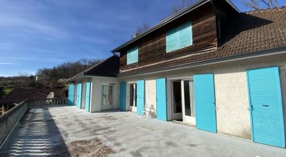 Maison traditionnelle 10 pièces de 274 m² à Péreille (09300)