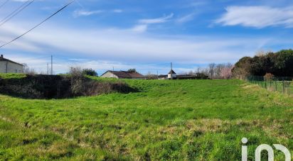 Land of 4,072 m² in Champagne-Mouton (16350)