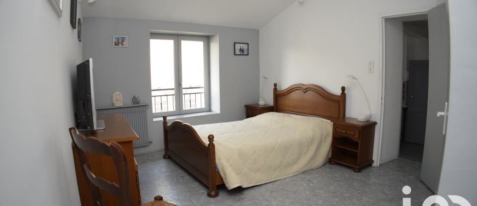 Village house 10 rooms of 240 m² in Saint-Genis-l'Argentière (69610)