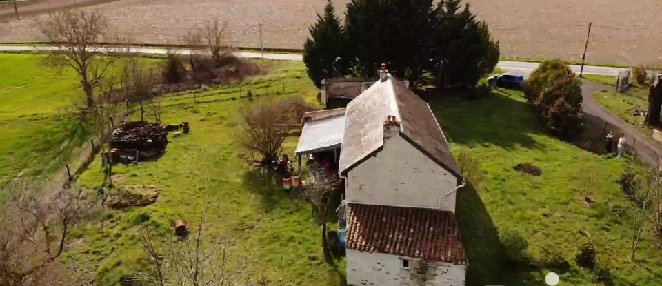 Barn conversion 3 rooms of 123 m² in Sossais (86230)