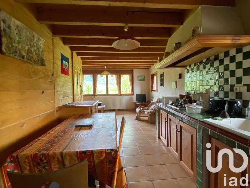 Country house 6 rooms of 106 m² in Seyne (04140)