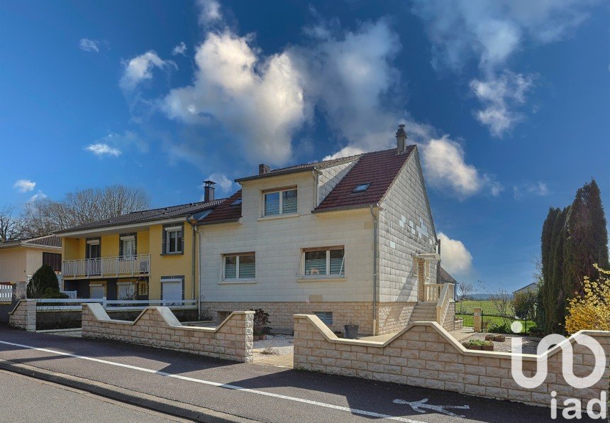 Maison traditionnelle 6 pièces de 129 m² à Puttelange-aux-Lacs (57510)