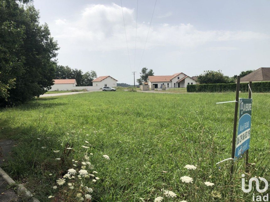Land of 1,808 m² in Orthez (64300)