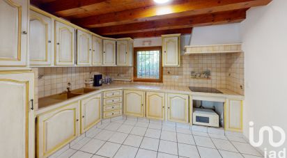 Traditional house 6 rooms of 157 m² in Saint-Pantaléon (84220)