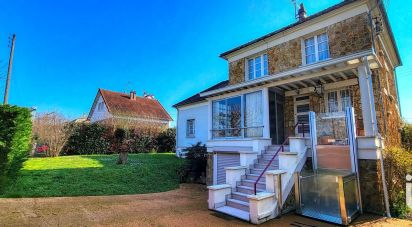 Mansion 9 rooms of 230 m² in Sartrouville (78500)