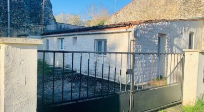 House 3 rooms of 50 m² in Saintes (17100)