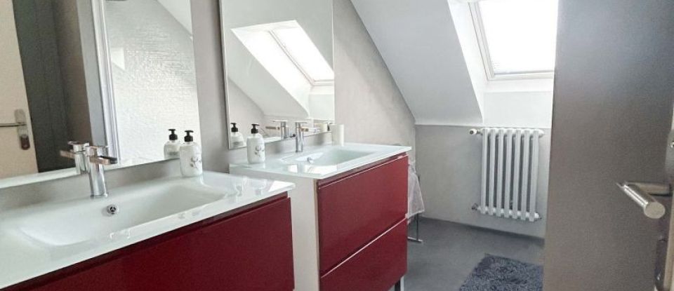 House 8 rooms of 201 m² in Nantes (44300)