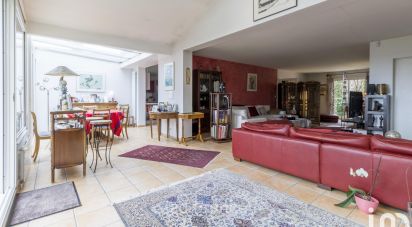 House 9 rooms of 215 m² in Vernouillet (78540)