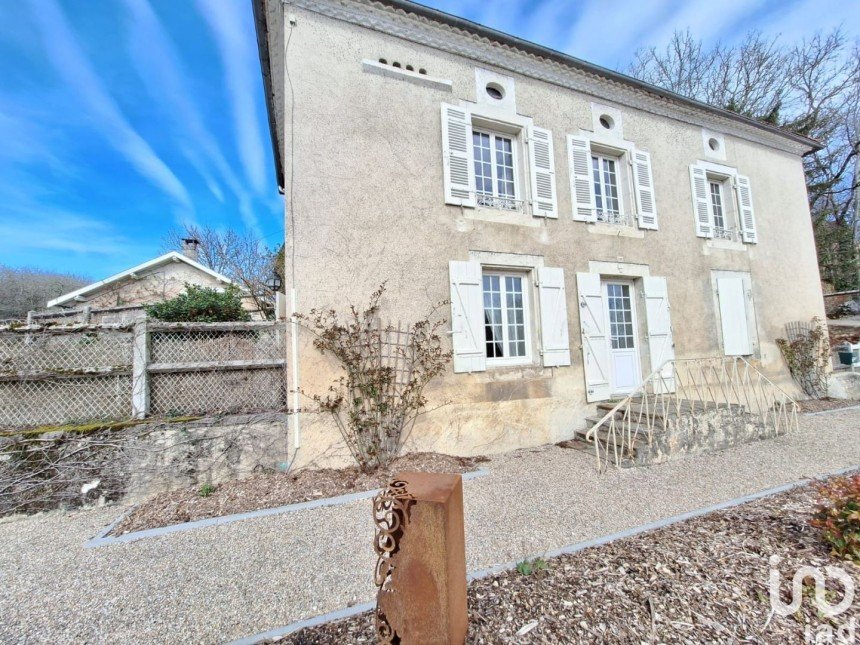 House 8 rooms of 103 m² in Savignac-les-Églises (24420)