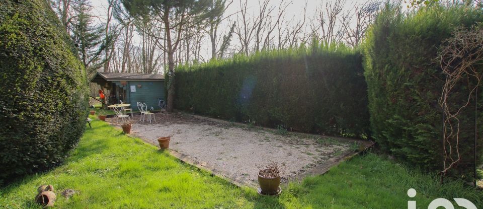 House 7 rooms of 130 m² in Mandres-les-Roses (94520)
