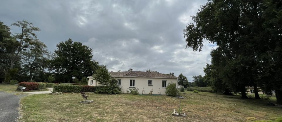 House 5 rooms of 125 m² in Lussac (16450)