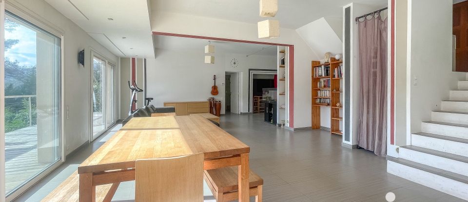 House 6 rooms of 169 m² in Contes (06390)
