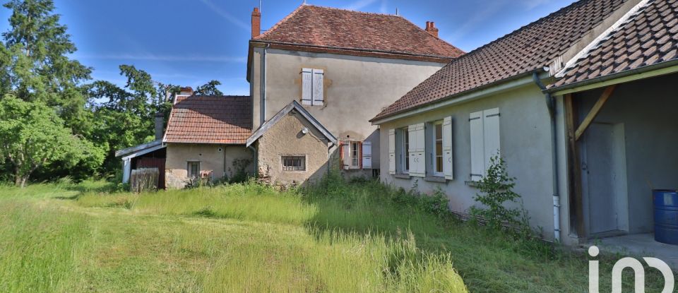 Maison de campagne 6 pièces de 215 m² à Vitry-en-Charollais (71600)