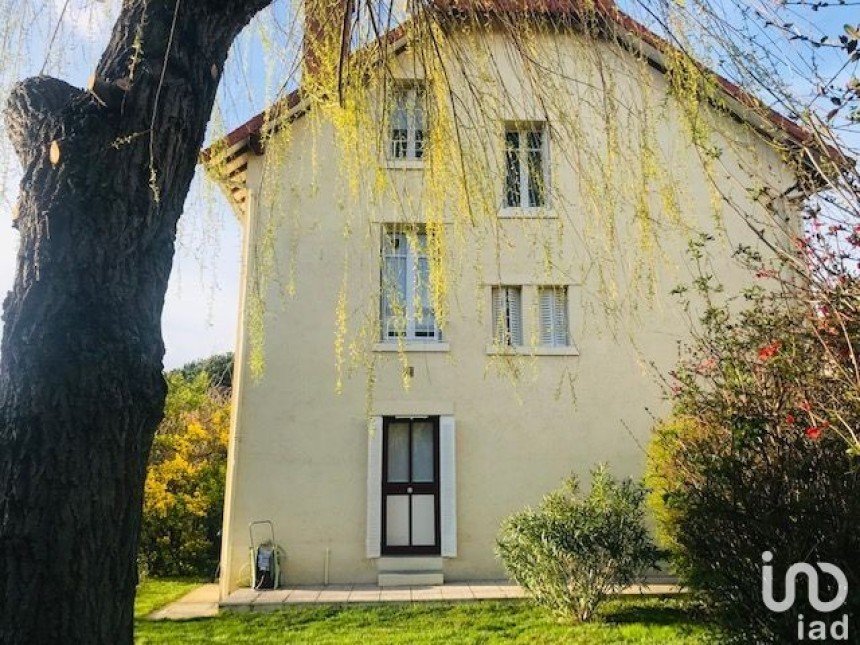 Maison 6 pièces de 127 m² à Montluçon (03100)