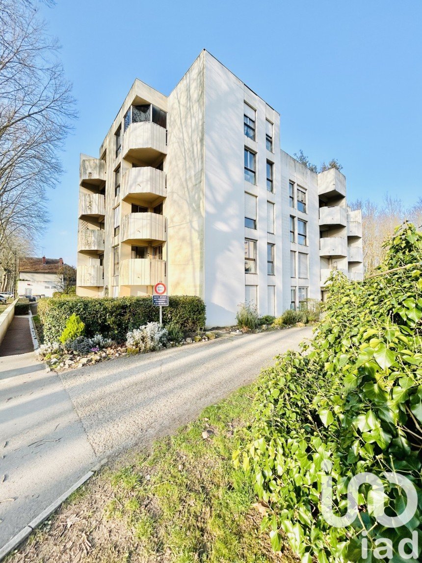Apartment 5 rooms of 92 m² in Soissons (02200)