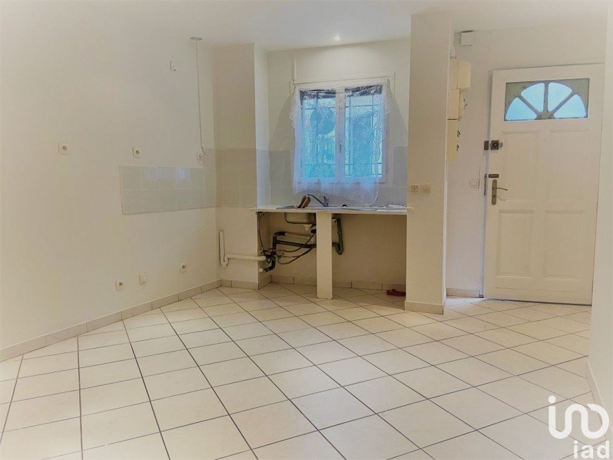 Apartment 2 rooms of 32 m² in Corbeil-Essonnes (91100)