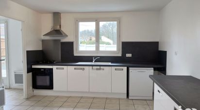 House 4 rooms of 91 m² in Fontaine-le-Comte (86240)