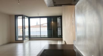 Apartment 3 rooms of 78 m² in La Rochelle (17000)