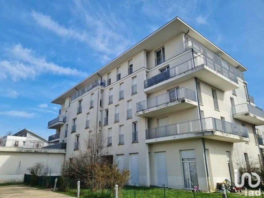 Apartment 2 rooms of 49 m² in Sainte-Geneviève-des-Bois (91700)