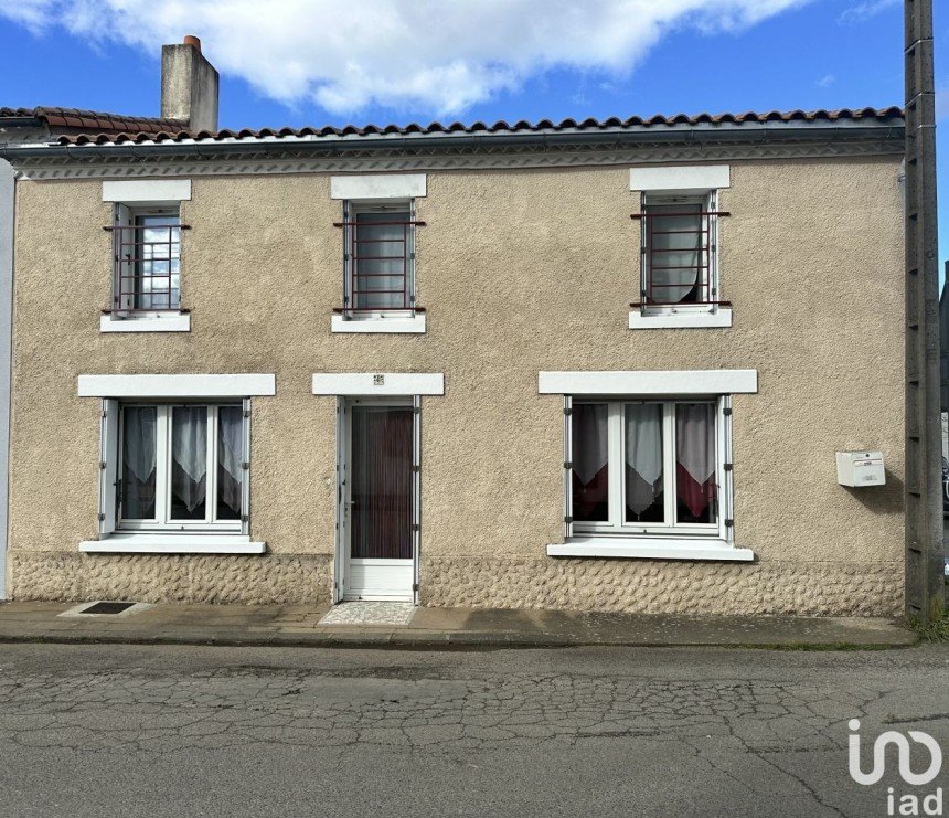 House 3 rooms of 73 m² in MOUTIERS-SOUS-ARGENTON (79150)