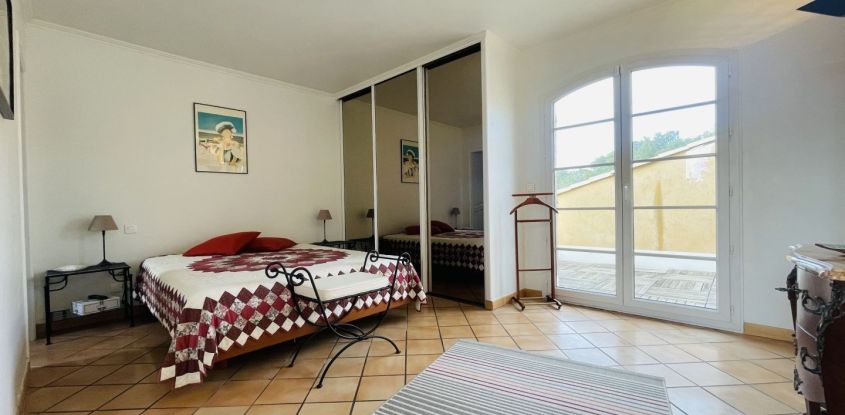 Maison traditionnelle 7 pièces de 200 m² à Saint-Raphaël (83700)