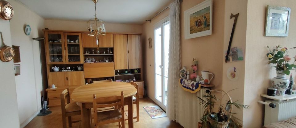 House 4 rooms of 93 m² in Courcouronnes (91080)