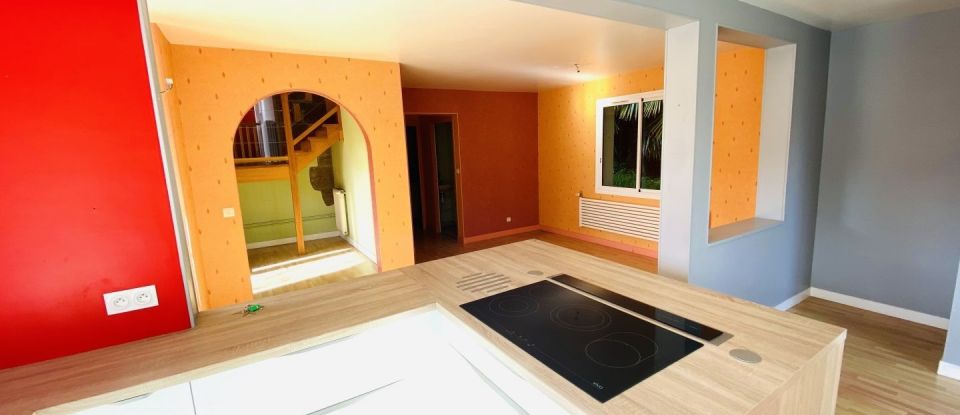 House 6 rooms of 172 m² in Perros-Guirec (22700)