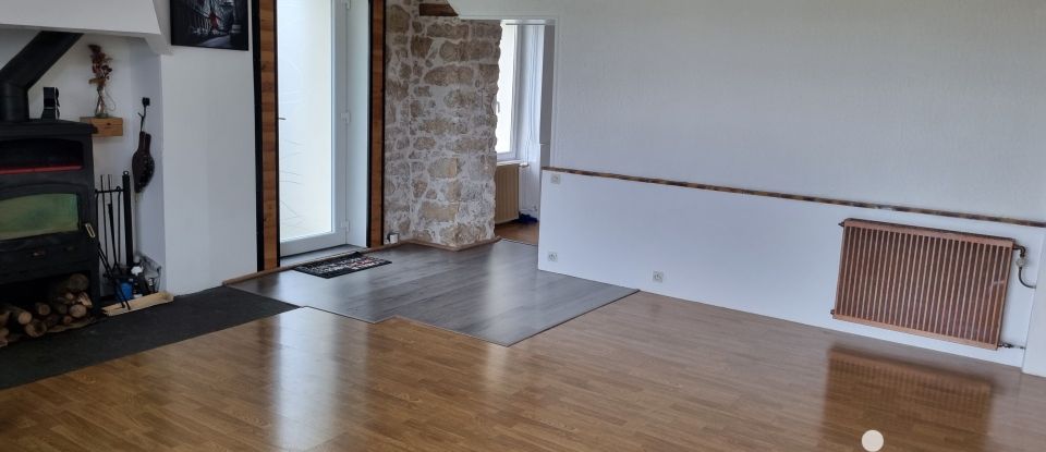 Traditional house 6 rooms of 140 m² in Les Epesses (85590)