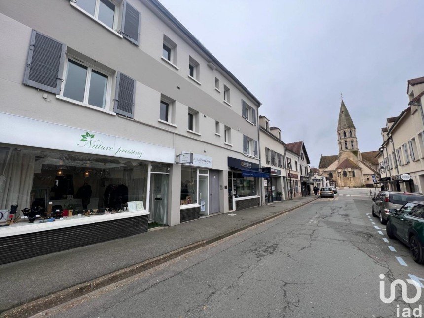 Retail property of 35 m² in Orgeval (78630)