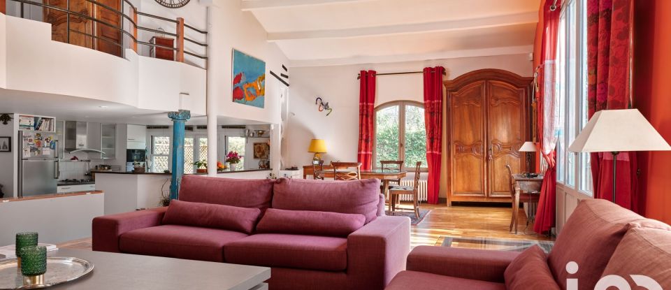 House 6 rooms of 210 m² in Colombes (92700)