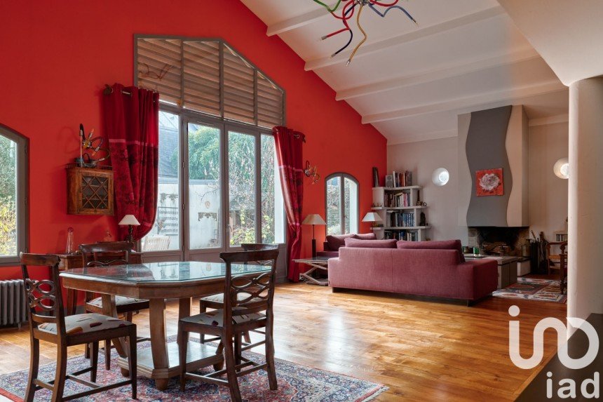 House 6 rooms of 210 m² in Colombes (92700)