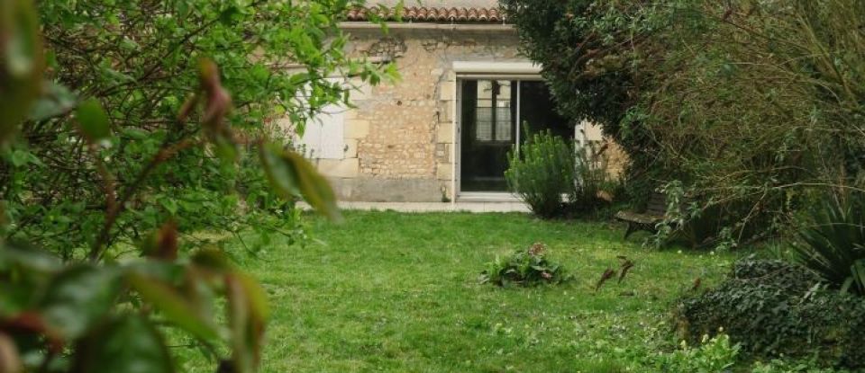 House 6 rooms of 172 m² in Jardres (86800)
