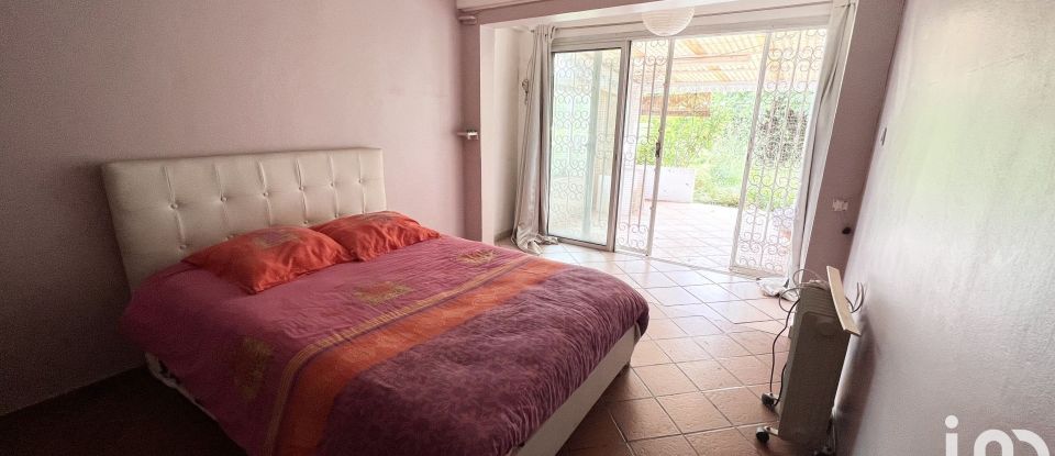 House 5 rooms of 220 m² in Le Tampon (97430)