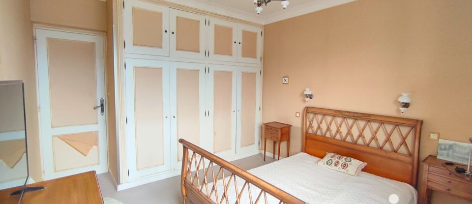 Mansion 12 rooms of 224 m² in Murat-le-Quaire (63150)