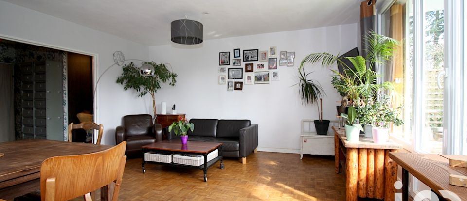 Apartment 3 rooms of 71 m² in Le Mesnil-Saint-Denis (78320)