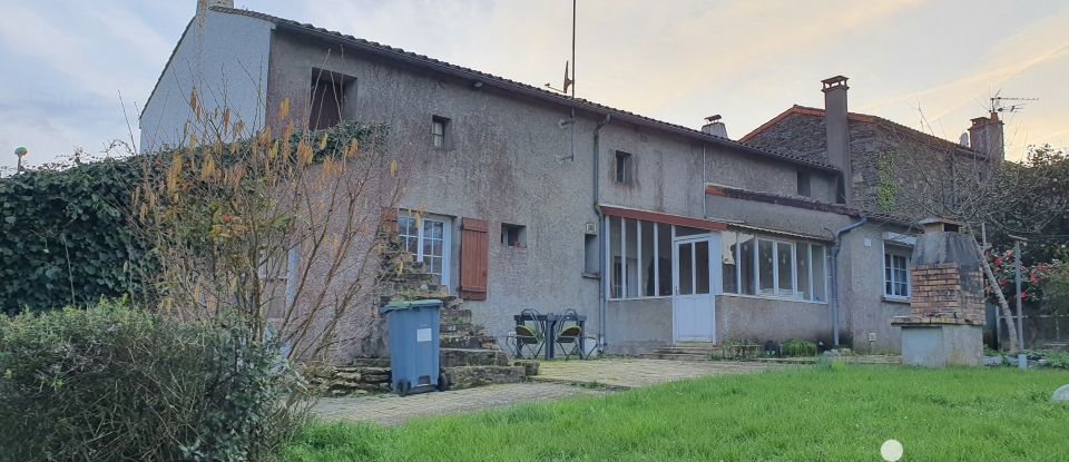 House 6 rooms of 130 m² in Chauché (85140)