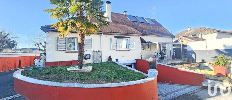 House 6 rooms of 165 m² in Semoy (45400)