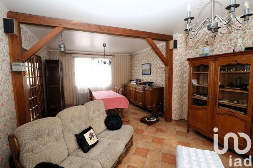 House 5 rooms of 76 m² in Combs-la-Ville (77380)