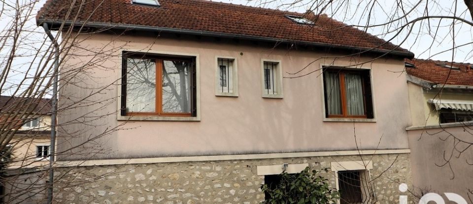 House 5 rooms of 76 m² in Combs-la-Ville (77380)