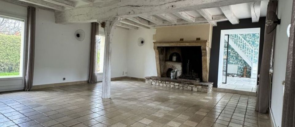 House 10 rooms of 212 m² in Soulangis (18220)